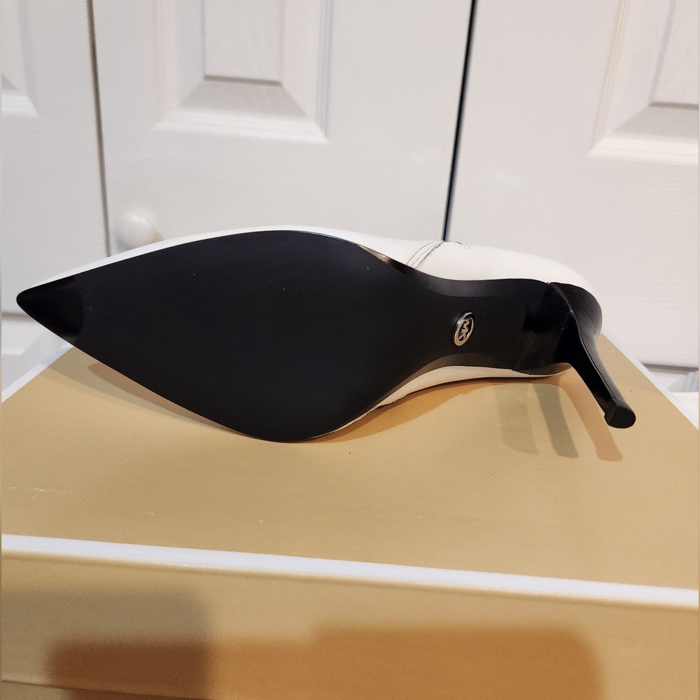 Michael Kors White Heeled Boots Sleek Design - Picture 4 of 4